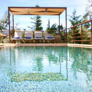 Villa in Spanochori Sleeps 6 with Pool and Air Con