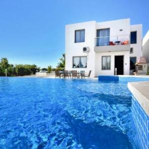 Villa in Pegeia Sleeps 8 with Pool and Air Con