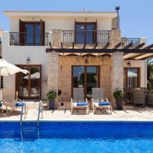 Villa in Kouklia Sleeps 6 includes Swimming pool and Air Con 6 3