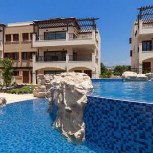 Kouklia Town House Sleeps 4 with Pool and Air Con