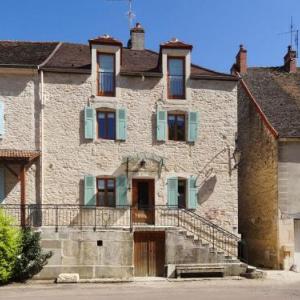 Puligny-Montrachet Town House Sleeps 6 with Air Con