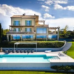 Civitanova Alta Villa Sleeps 20 with Pool and Air Con