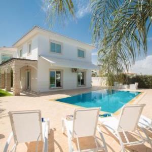 Villa in Paralimni Sleeps 6 includes Swimming pool and Air Con 4