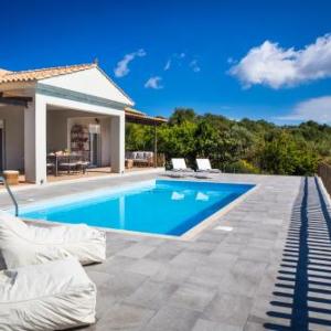 Mantzavinata Villa Sleeps 6 with Pool and Air Con