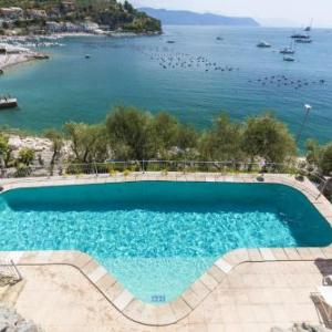 Portovenere Villa Sleeps 8 with Pool and Air Con