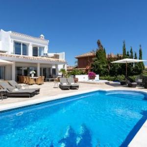 Las Chapas Villa Sleeps 14 with Pool and Air Con