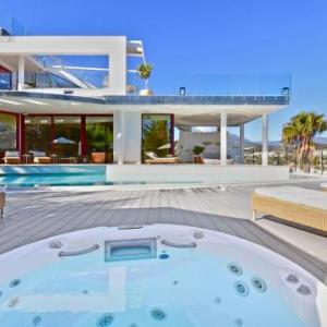 Nueva-Carteya Villa Sleeps 14 with Pool
