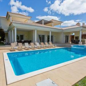 Villa in Cavacos Sleeps 12 with Pool and Air Con