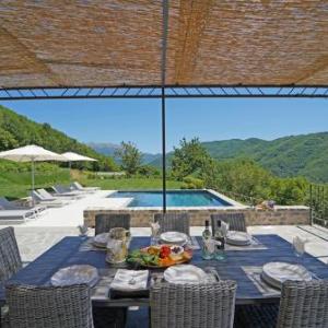 Salano Villa Sleeps 8 with Pool and Air Con