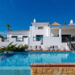 La Quinta Villa Sleeps 14 with Pool and Air Con