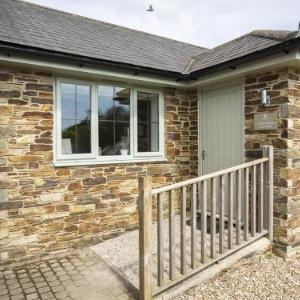 1 Coachman's Cottage Hillfield Village