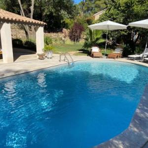 Captivating Holiday Home in Lorgues with Private Pool