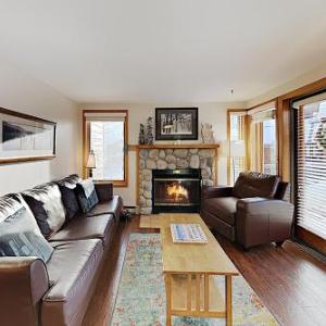 New Listing! Ski-In Ski-Out Corner Unit