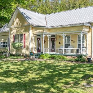 Pomegranate House & Cottages B&B