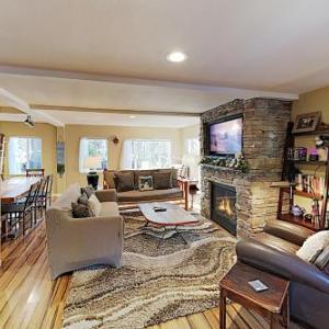 All-Season Getaway - Serene Backyard with Hot Tub! home