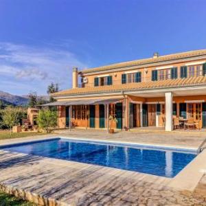 Ullaro Villa Sleeps 8 with Pool and Air Con