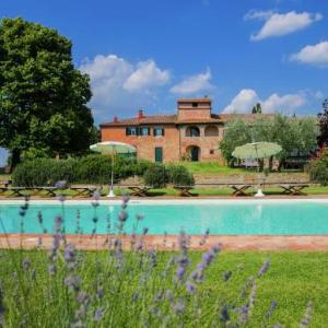 Villa with private swimming pool and spacious garden in the Valdichiana close to Cortona