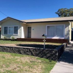Sandy Shoal Shoal Bay Beach Cottage with aircon