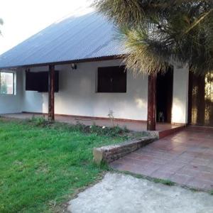 Estilo Campo Casa de 3 ambientes cochera interna
