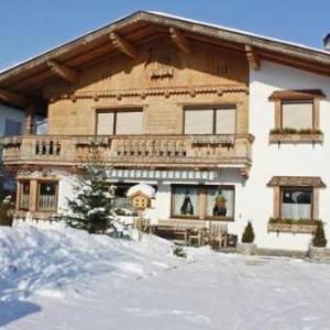 Modern Apartment in Uderns near Ski Area