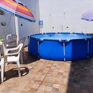 Linda Casa 3 quartos acomoda 10 pessoas há 15 km da praia da Enseada