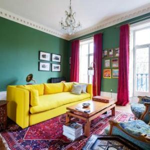 Veeve - On a Regency Crescent