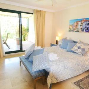 Elviria Apartment Sleeps 4 Pool Air Con WiFi