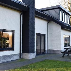 Twenty-eight 28-persoons Groep Villa