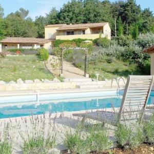 Peaceful Villa in Saint-Saturnin-les-Apt with Swimming Pool