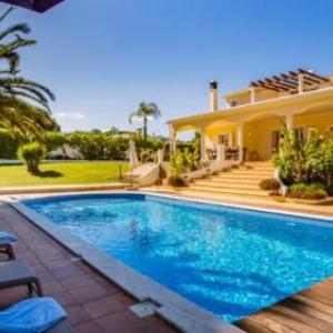 Vale do Garrao Villa Sleeps 12 Pool