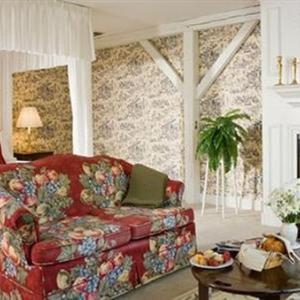 Fairville Inn - Bed And Breakfast