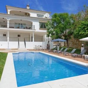 Fuengirola Villa Sleeps 6 Pool Air Con WiFi