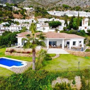 Mijas Villa Sleeps 8 Pool Air Con WiFi