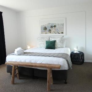 1- DELIGHTFULLY FRESH PRIVATE HOME CLOSE TO TOWN