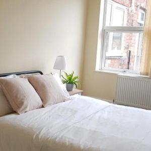 Beautiful 4 bedroom Apartment Manchester Sleep 7