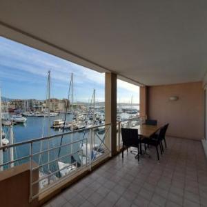 CAP HERMES Vue PORT T2 40m2 climatise 4 personnes