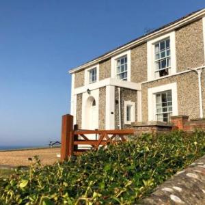 Mundesley Chateau Sleeps 12 with WiFi