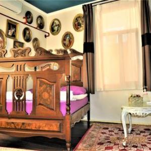 Central House for up to 20 Guests Entire Place