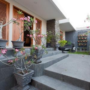Ndalem Sardan 4 Bedrooms near JEC and Malioboro