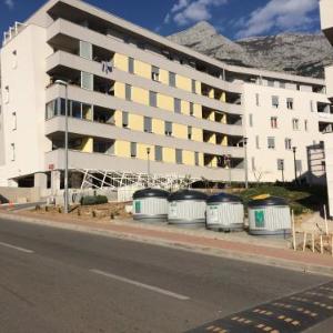 Apartments with parking space Makarska - 13871