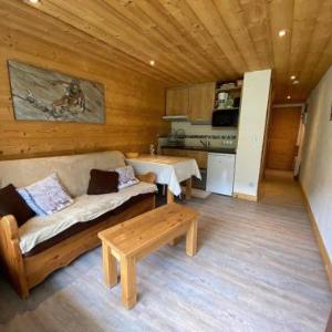 Studio cabine rénové avec balcon près des pistes et village à La Clusaz - FR-1-459-194