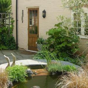 Cosy self contained cottage in peaceful courtyard great base for visiting friends and family and exploring historic Warwickshire