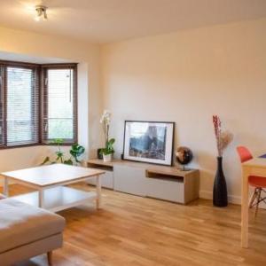 -20 Monthly Romantic 1 Bedroom Entire Flat