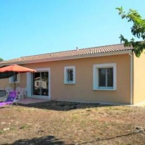 Holiday Home Les Ormes - MVT225