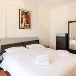 Comfort Athenian Apt -UG parking-25\' from airport