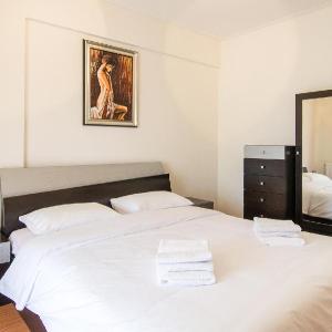 Comfort Athenian Apt -UG parking-25' from airport