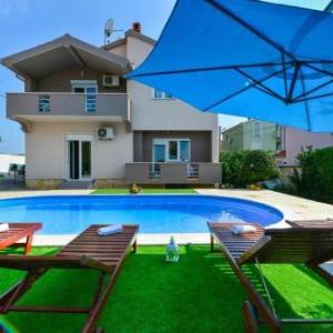 Apartment Kiara with Pool