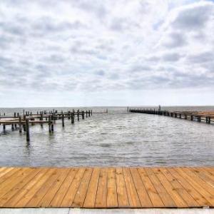 New 3/2! Private fishing pier and Marina! Waterfront Pool! AMAZING Views