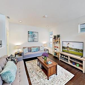 Chic Capitol Hill Townhome with Rooftop Deck & AC townhouse