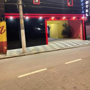Hotel Skala - Estacionamento Próprio no Local - 1 km Parque Antônio Pezzolo e 700 métros da Estação de Trem Prefeito Saladino